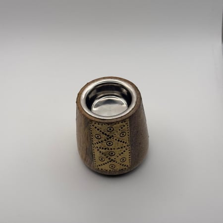 مبخرة خشبية بنقوش نحاسية