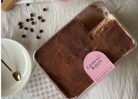 علب اكريلك للكيك بالحبة