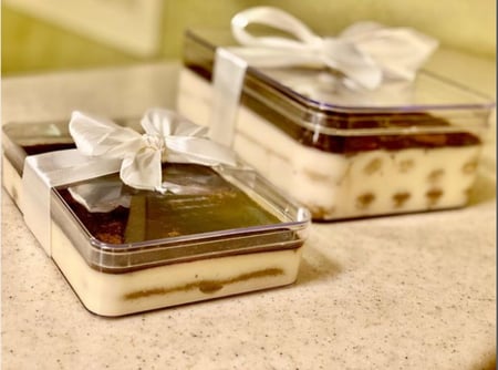 علب اكريلك للكيك بالحبة