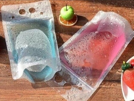 اكياس عصير مع مصاص