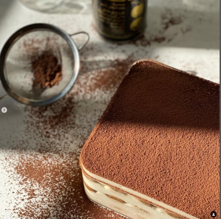 علب اكريلك للكيك بالحبة