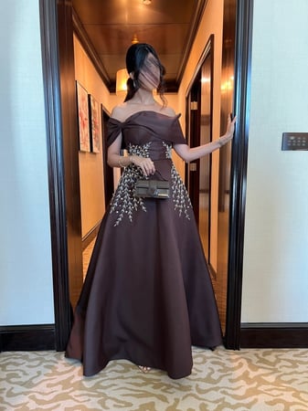 فستان سهرة بني