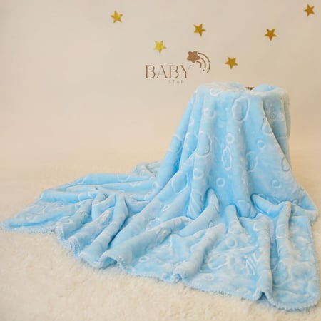 بطانية اطفال مزينة بالسحب | دافئة ومليئة بالحب