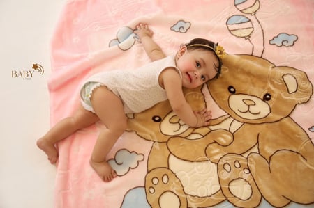 بطانية اطفال مزينة بالدببة | دافئة ومليئة بالحب