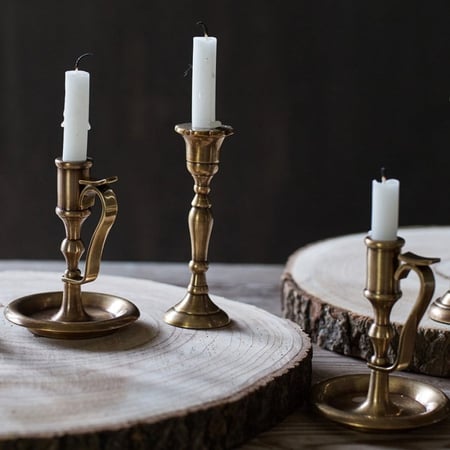 شمعدان نحاسي مع مقبض