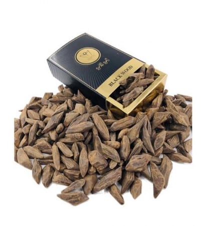 بخور العود الأسود