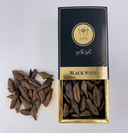 بخور العود الأسود