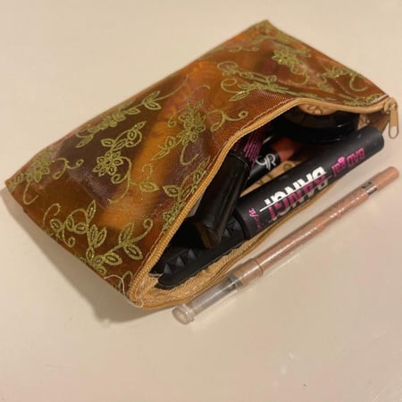 حقيبة مكياج صغيرة