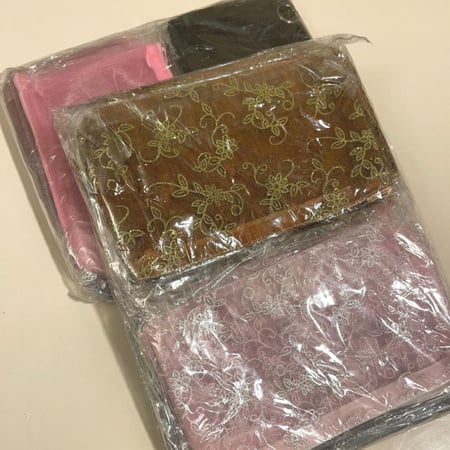 حقيبة مكياج صغيرة