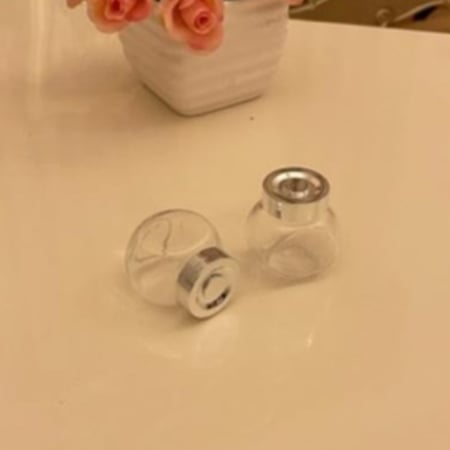 برطمانات زجاجية صغيرة