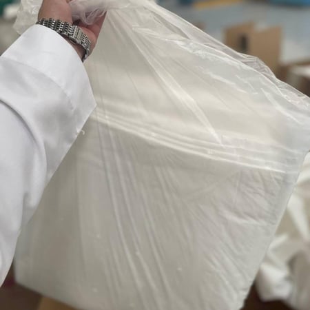 300 كيس تكميم لحماية تمور النخيل