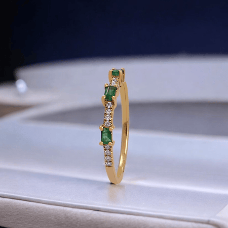 خاتم الماس برلنت وحجر زمرد على ذهب اصفر W751-86