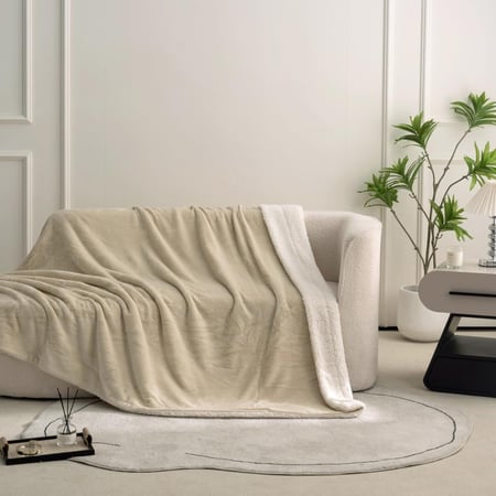 بطانية شتوية فاخرة وجهين وجه فرو وجه مخمل ناعمه مقاس 200 في 240 سم لون سكري 2 كيلو