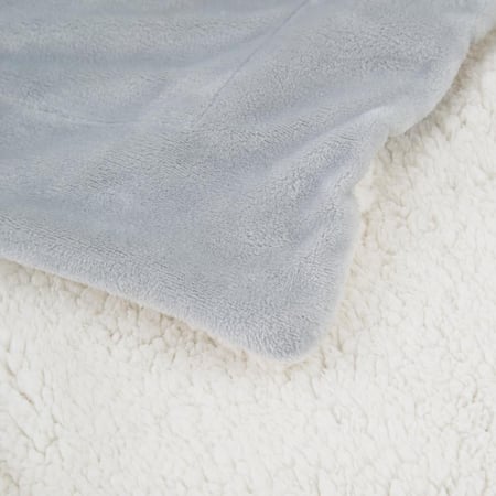 بطانية شتوية فاخرة وجهين وجه فرو وجه مخمل ناعمه مقاس 200 في 240 سم لون سيلفر 2 كيلو