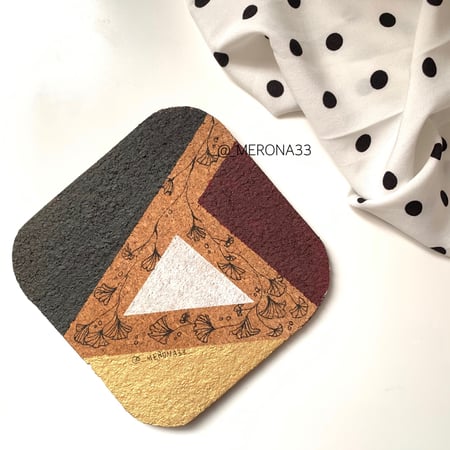قاعدة كوب غريبة الأطوار رسم يدوي