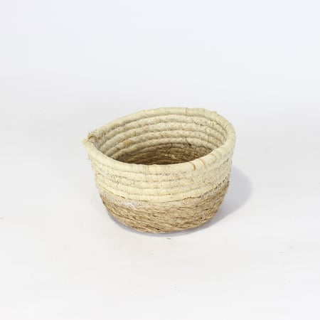 سلة قش متوسطة