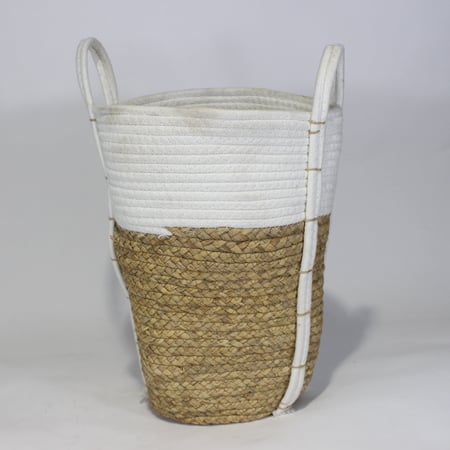 سلة من القش