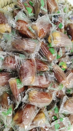 تمر محشي لوز 1.2 كيلو قيمة غذائية عالية متجر السندي للتمور