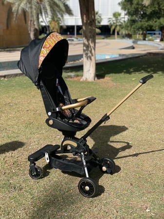 عربية أطفال مُمَيّزة باللون الأسود