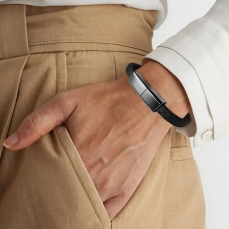 سلك USB-C إلى Lightning مع سوار المعصم بمشبك فولاذي مغناطيسي من برودو