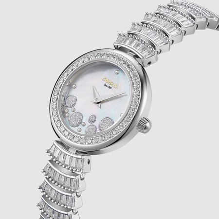 ساعة نسائية فضية