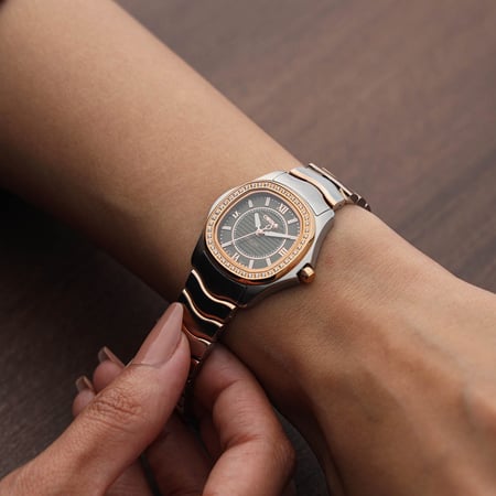 ساعة نسائية كارديال فضي إطار روزجولد