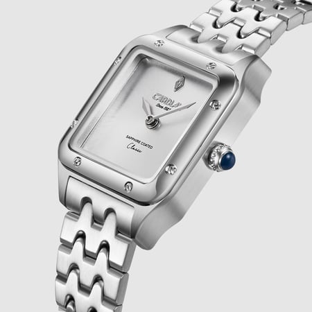 ساعة نسائية ذهبية