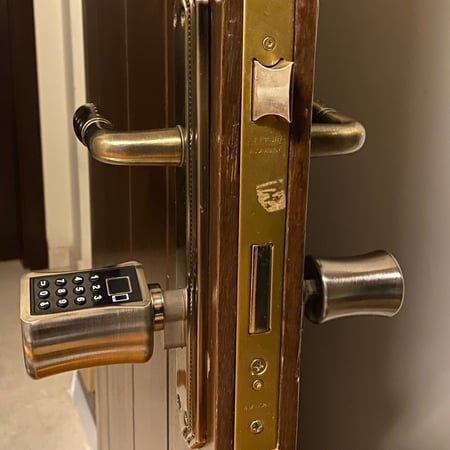 قفل ايزي الذكي Easy