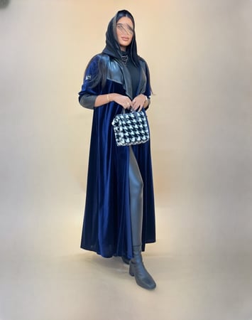 عباية قطيفة كحلي و جلد - نص كلوش