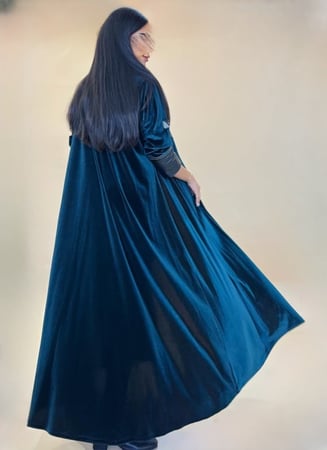 عباية قطيفة أخضر زيتي و جلد - نص كلوش