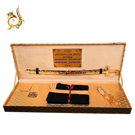طقم هدية تكريم فاخر – سيف عربي مع بشت داخل صندوق ملكي