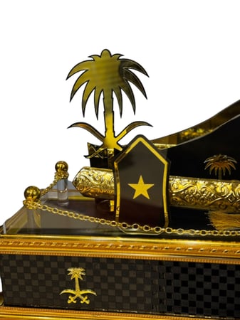 مجسم سيف فاخر مع درع تكريمي – هدية تراثية ملكية