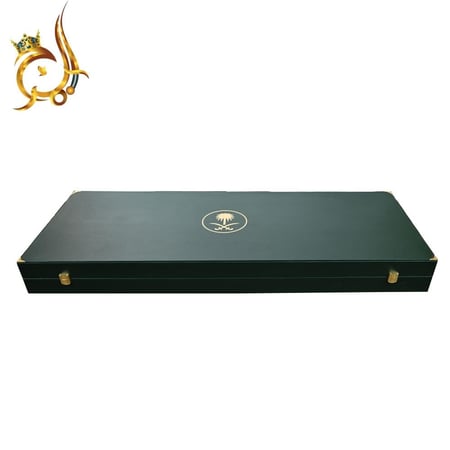 طقم هدية فاخر متكامل – سيف عربي مع بشت وعطور داخل صندوق أنيق