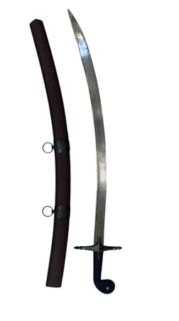 سيف عربي منحني مع غمد فاخر