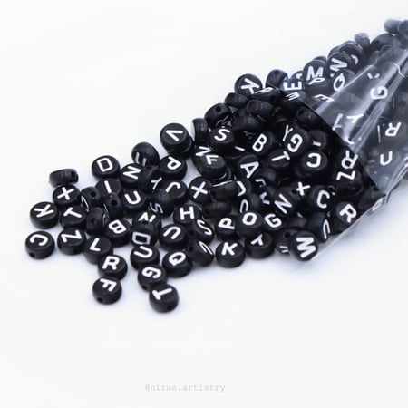 خرز حروف اسود