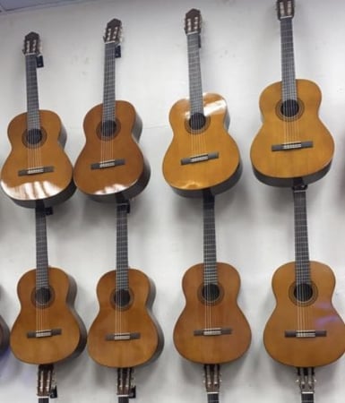 سعودي ميوزك - الات موسيقية - جيتار ياماها c40 الاصلي