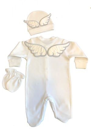 طقم مواليد بأجنحة - متوفر بعدة الوان