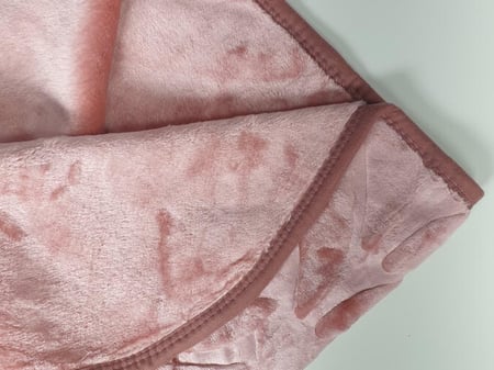 بطانية ميلاء جاكار محفوره لون وردي شتوي مفرد