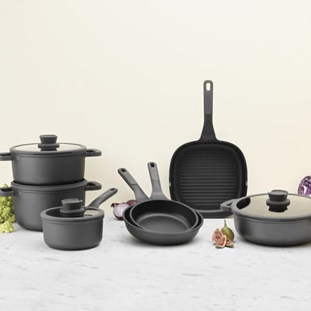 قدر  غير لاصق بغطاء مقاس 18 – مجموعة ليو ستون بلس