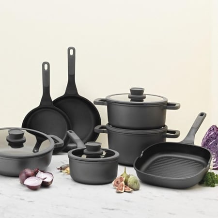 قدر  غير لاصق بغطاء مقاس 18 – مجموعة ليو ستون بلس