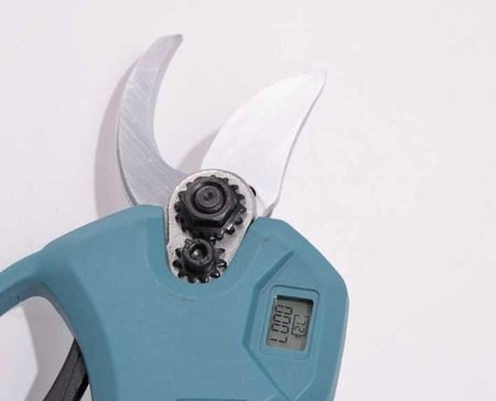 مقص ورق و اقصان شجر على بطارية 25 ملي