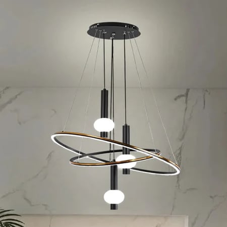 ثريا ليد مودرن بتصميم حلقات متداخلة، بإضاءة ثلاثية الألوان قابلة للتحكم: أبيض، كريمي، وأصفر