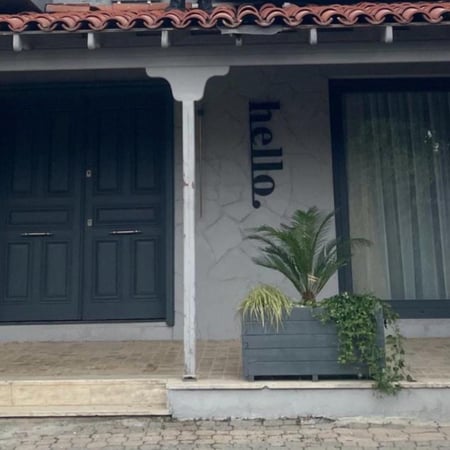 hello" بتصميم عصري