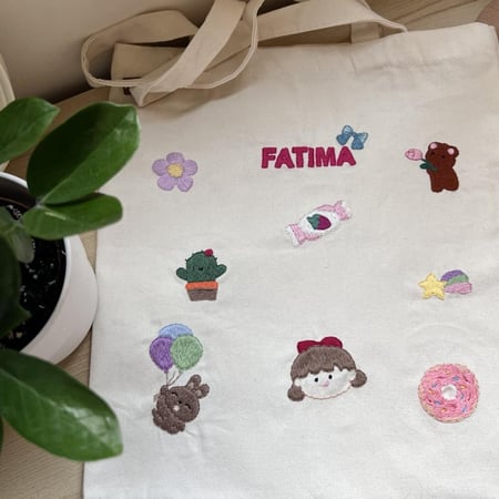 توت باق بتصميم مميز تطريز وسط