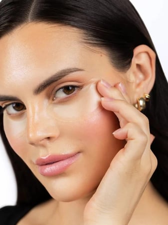 لصقات حول العين