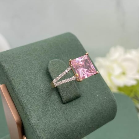 خاتم الماس على حجر المورغانيت