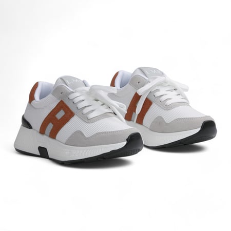 حذاء رياضي نسائي من لمار - أبيض