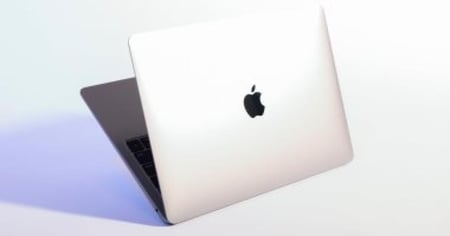 لابتوب مستخدم أبل ماك بوك اير 13 انش شريحة M2 بسعة 512 جيجابايت اس اس دي / 8 جيجابايت رام -