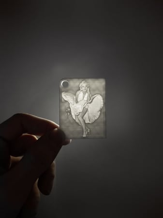 ميدالية ظل  ثلاثية الابعاد ( صور )