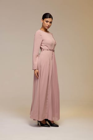 فستان وردي مطرز كم طويل